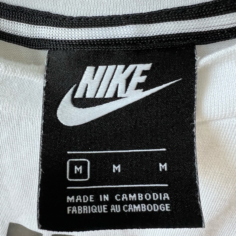 Nike White and Black Short Sleeve T-Shirt. Women’s Size Medium - Picture 4 of 5